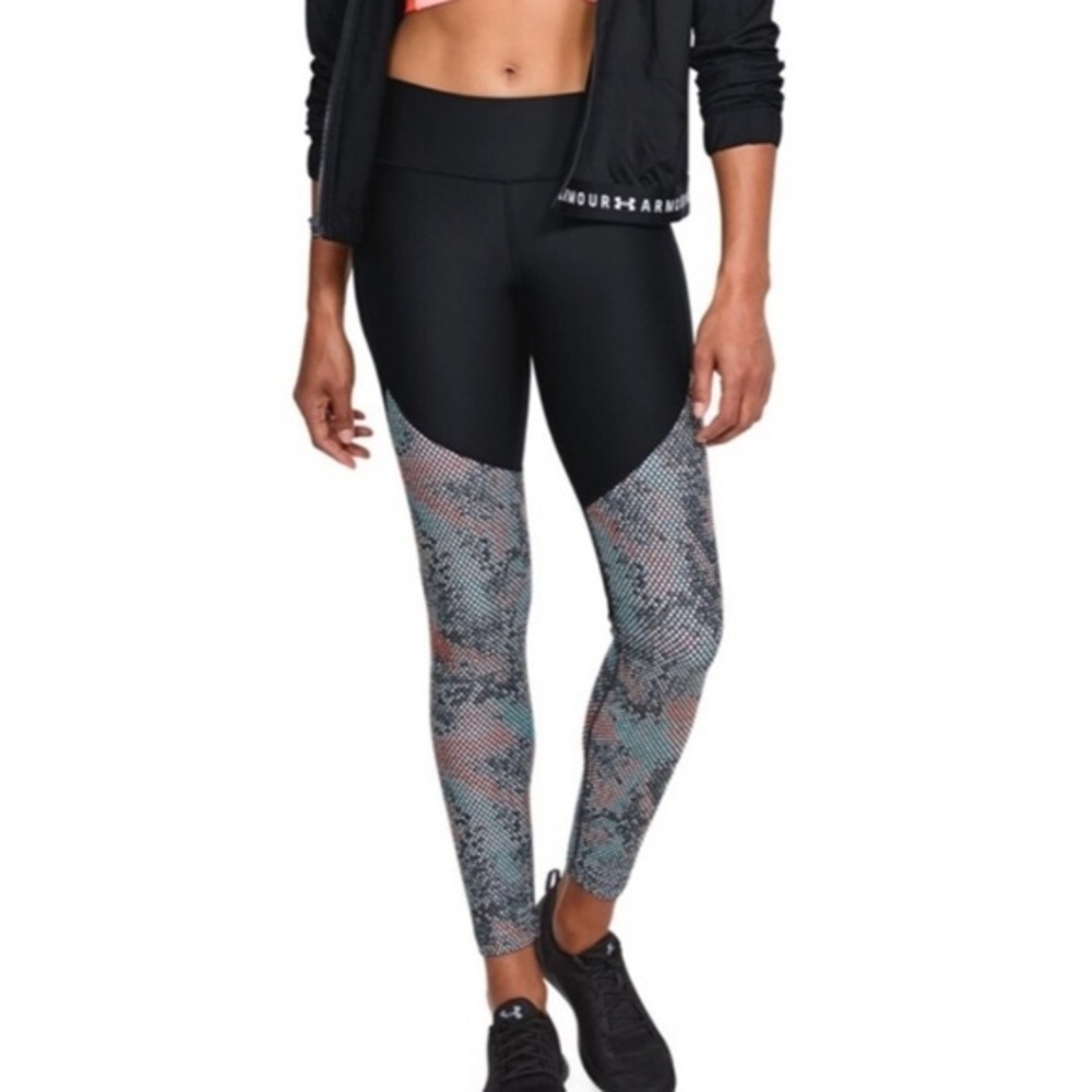 Under Armour Athletic HeatGear Leggings Fitted Multicolor Polka dots on the side